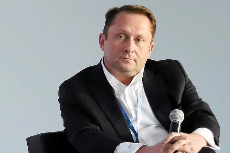 Były redaktor naczelny "Faktów" TVN oskarżony o wyłudzenie 3,2 mln zł. Grozi mu 25 lat więzienia .