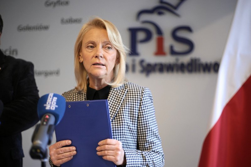 "To były plany. I gdyby stoczni nie zniszczono, zostałyby zrealizowane. PO zablokowało w stoczni produkcję statków do 2019 roku. Ile razy jeszcze mam to tłumaczyć? Zrobiliśmy w Polsce bardzo dużo. Srał kot tę stępkę" – zareagowała radna z PiS Małgorzata J