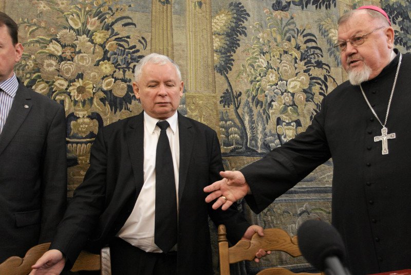 Biskupi zaprzeczają, by chcieli doprowadzić do spotkania prezydenta Dudy z posłem Kaczyńskim 26 sierpnia.