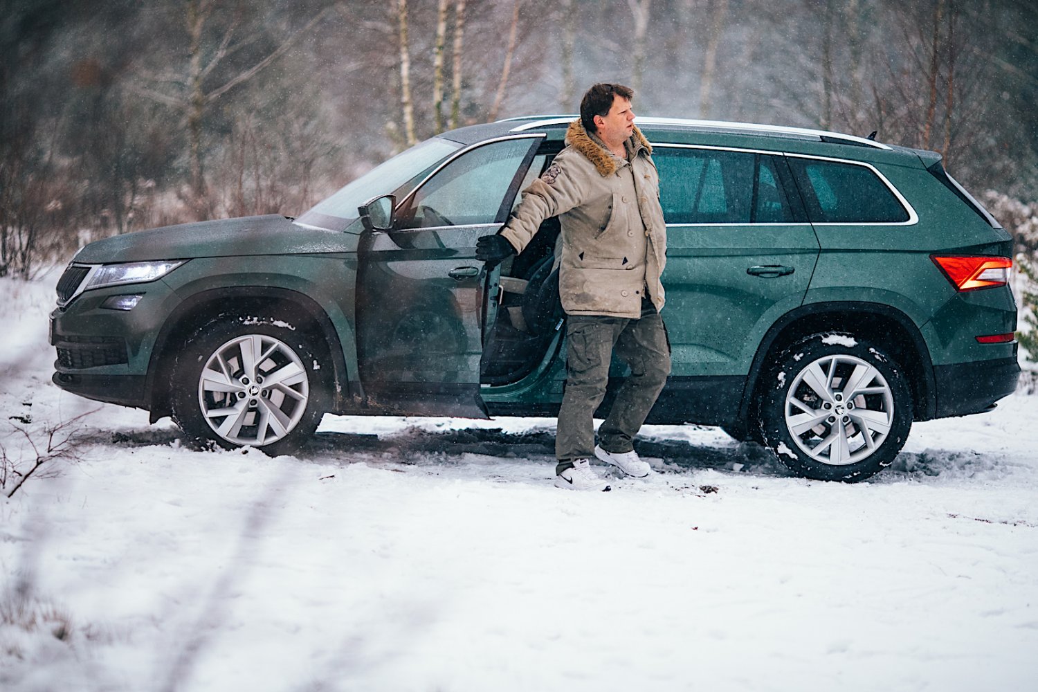 Skoda Kodiaq 2,0 TDI SCR 190KM choć nie jest autem terenowym, to nie boi się leśnych wertepów nawet wówczas, gdy spadnie pierwszy śnieg.