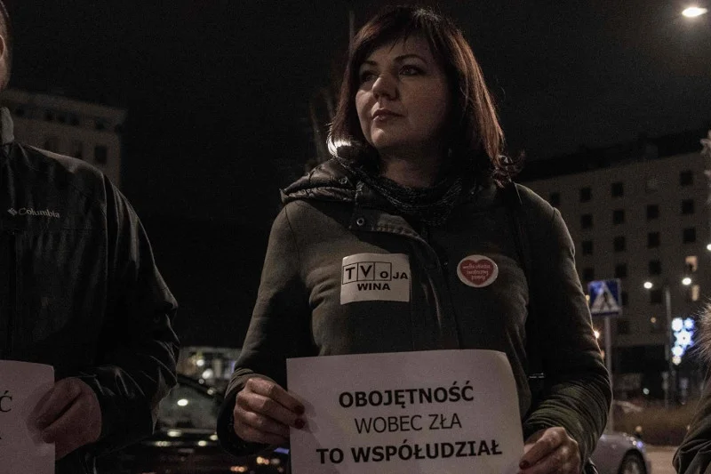 Gabriela Lazarek, aktywistka Obywateli RP, na protest przed siedzibą TVP przyjechała z Cieszyna.