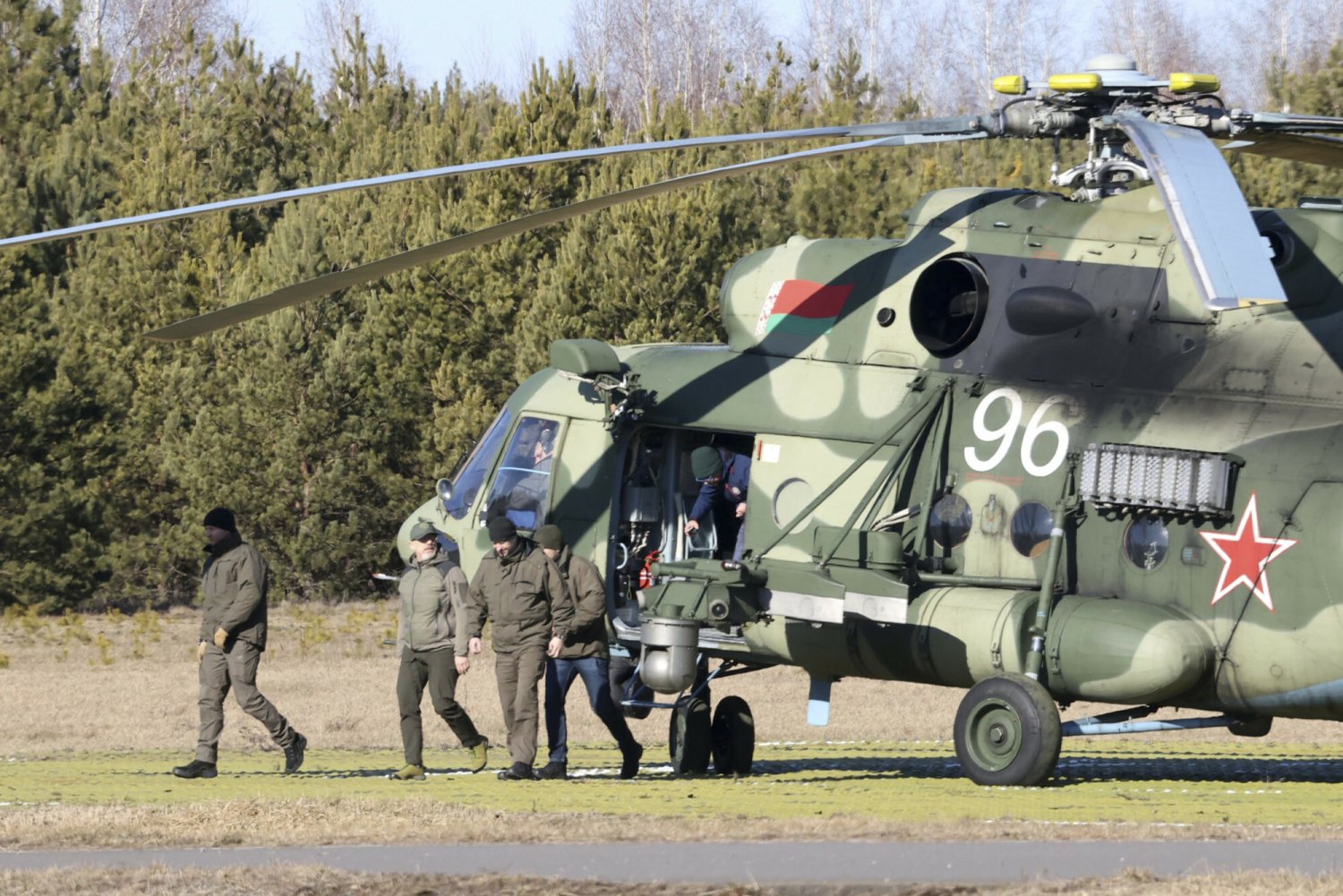 Cimoszewicz zdradził, kto znajdował się na pokładzie helikopterów nad Białowieżą. (Zdj. poglądowe)