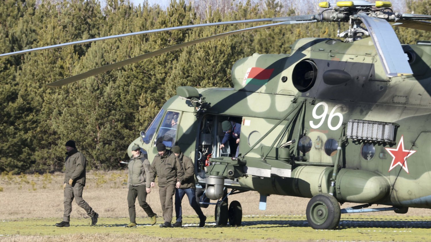 Cimoszewicz zdradził, kto znajdował się na pokładzie helikopterów nad Białowieżą. (Zdj. poglądowe) Cimoszewicz zdradził, kto znajdował się na pokładzie helikopterów nad Białowieżą. (Zdj. poglądowe)