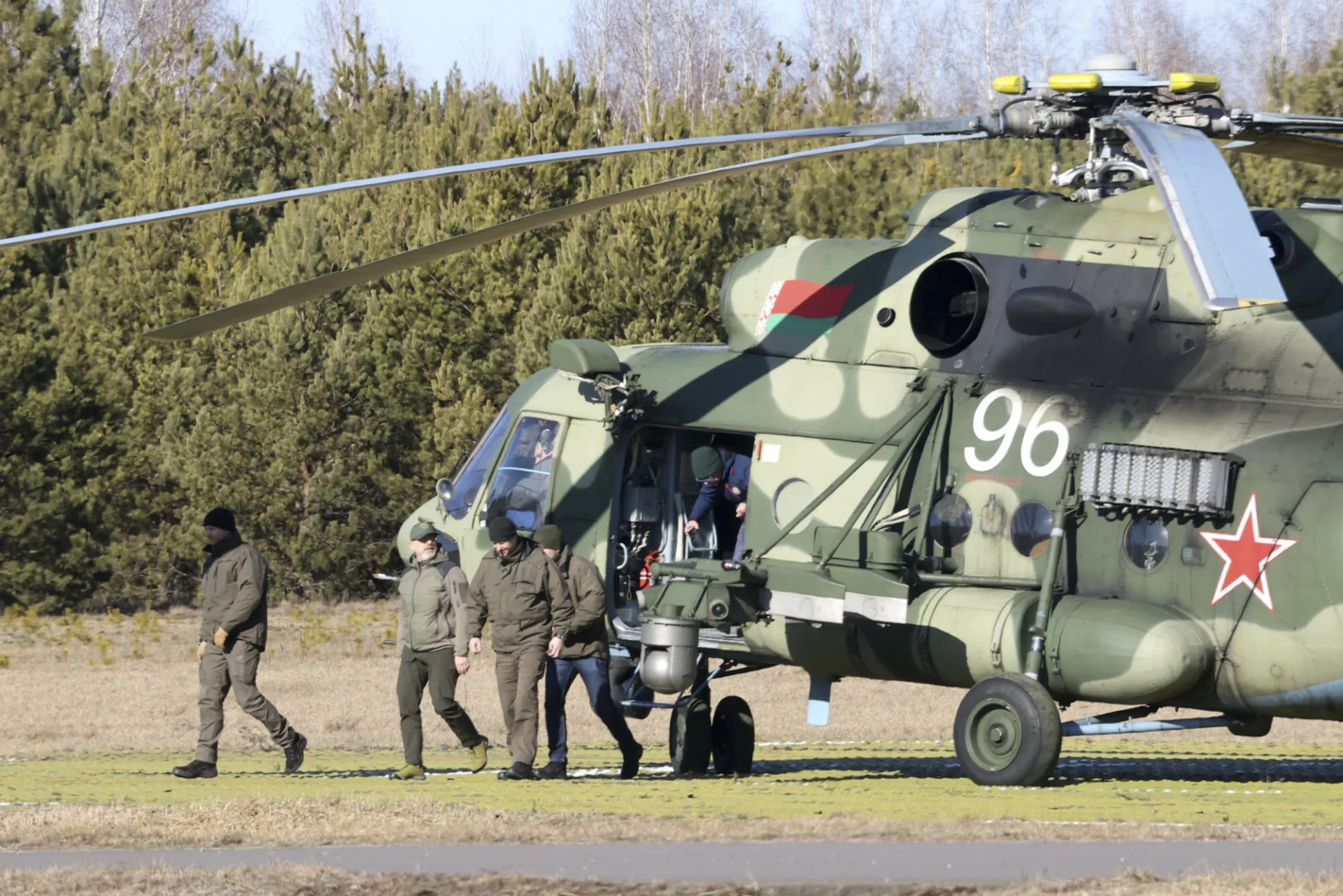 Cimoszewicz zdradził, kto znajdował się na pokładzie helikopterów nad Białowieżą. (Zdj. poglądowe) Cimoszewicz zdradził, kto znajdował się na pokładzie helikopterów nad Białowieżą. (Zdj. poglądowe)