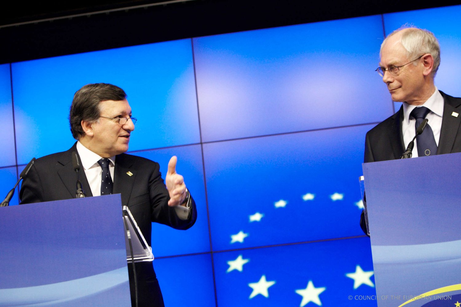 Szef Komisji Europejskiej Jose Manuel Barroso i przewodniczący Rady Unii Europejskiej Herman van Rompuy.