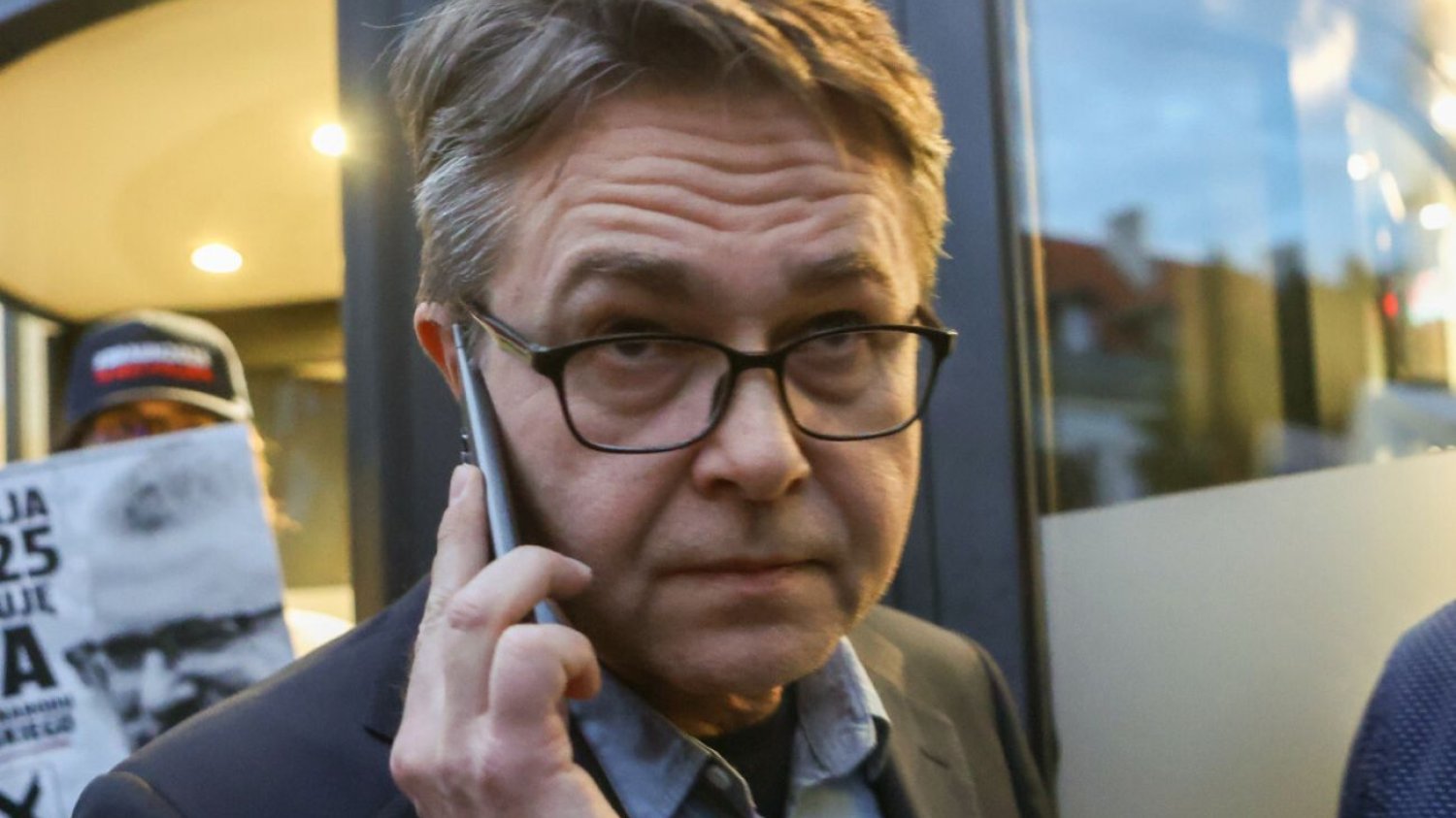 Maciak w trakcie debaty odebrał telefon. To jednak nie był koniec kontrowersji. Maciej Maciak w trakcie debaty 'SE" odebrał telefon. Kamery to uchwyciły.