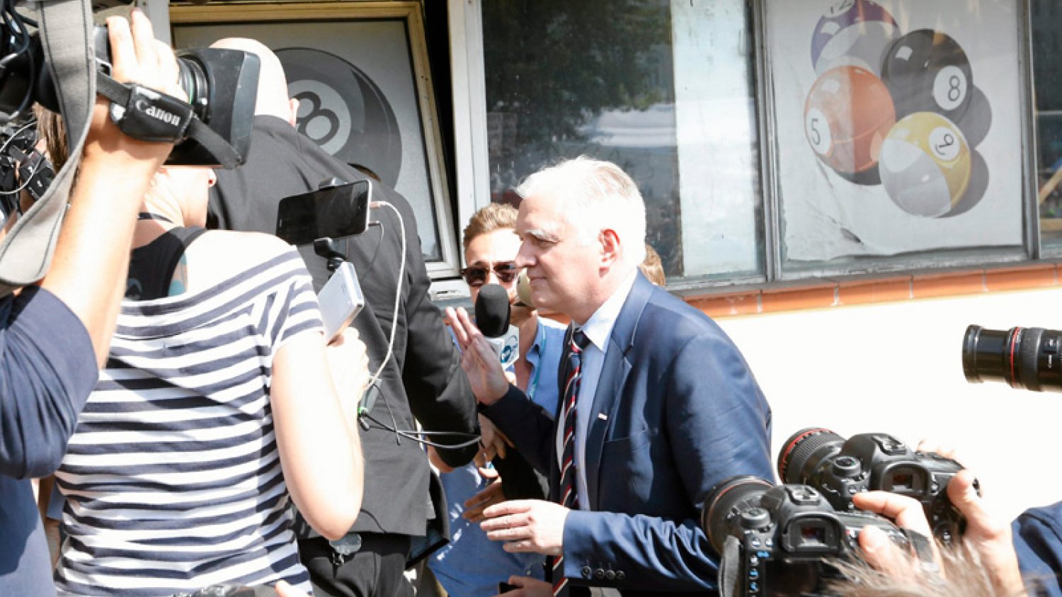 Szefostwo PiS już wyjechało z siedziby partii rządzącej przy Nowogrodzkiej. Teraz u Jarosław Kaczyńskiego goszczą koalicjanci, czyli Jarosław Gowin z Polski Razem i Zbigniew Ziobro z Solidarnej Polski.