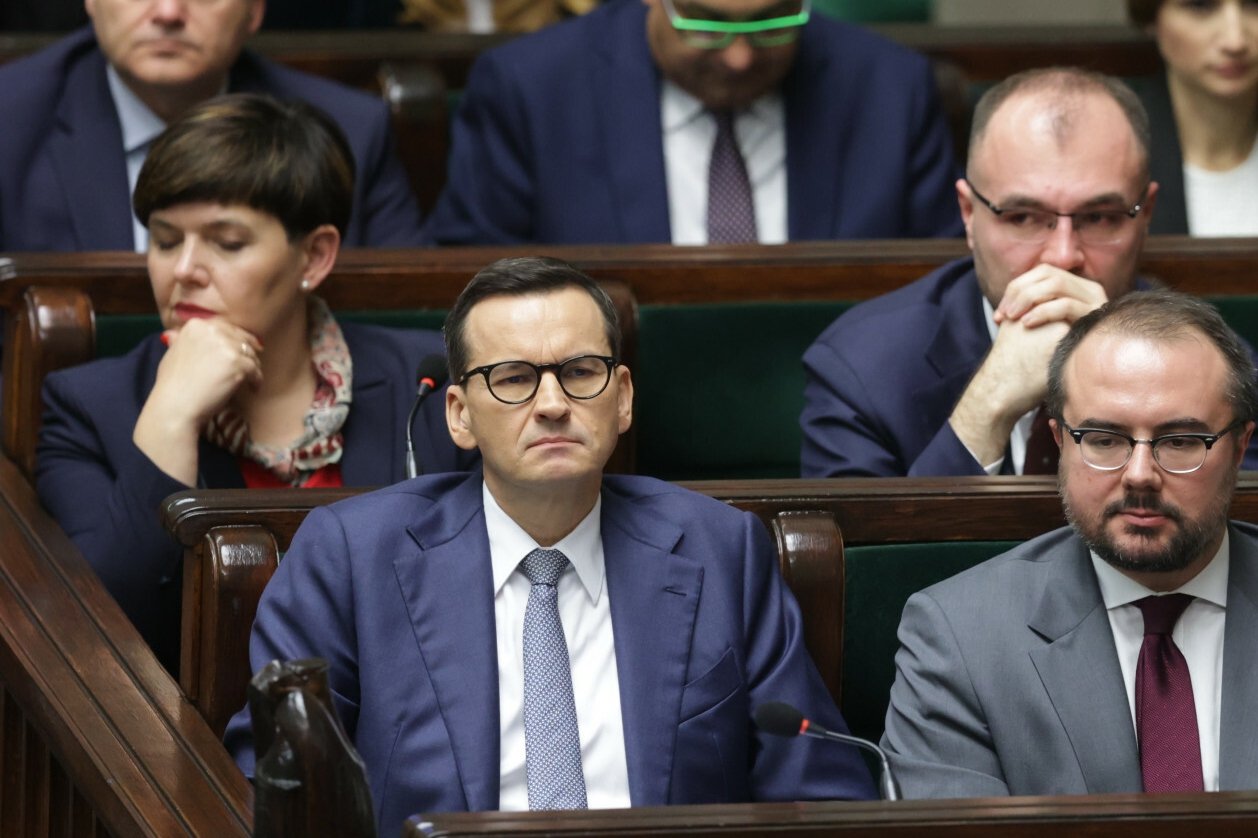 Morawiecki bez wotum zaufania. Tak głosowały poszczególne kluby.