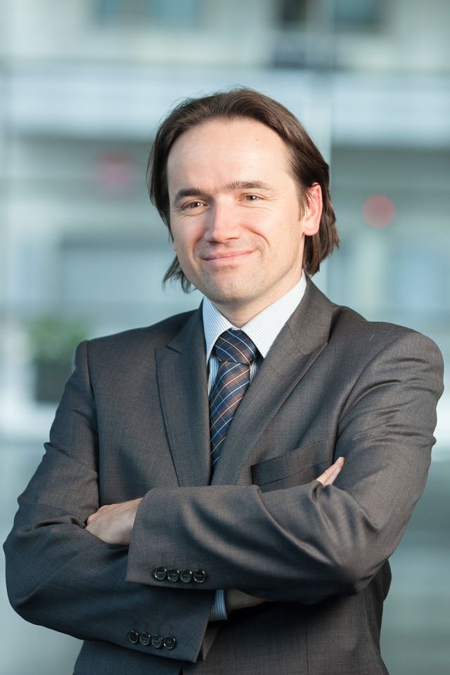 Marek Ubysz, Dyrektor  Wydziału Produktów Oszczędnościowych w Banku Millennium.
