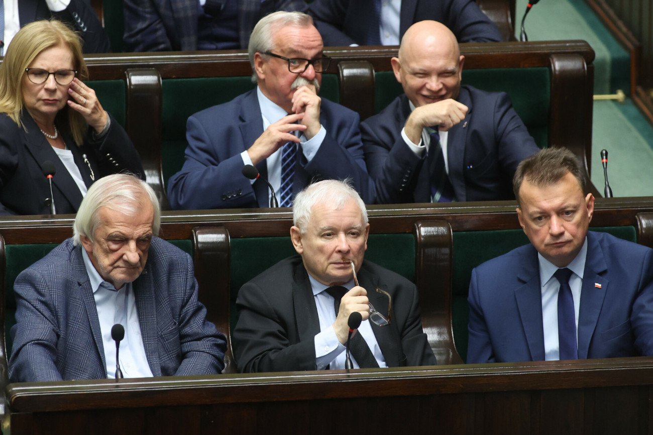 Ryszard Terlecki, Jarosław Kaczyński, Mariusz Błaszczak w Sejmie