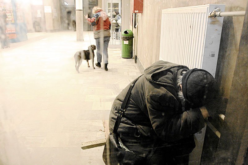 Bezdomnym można stać się łatwiej niż wielu z nas się wydaje. Wystarczy nieoczekiwana strata pracy i problemy ze spłatą kredytu mieszkaniowego.