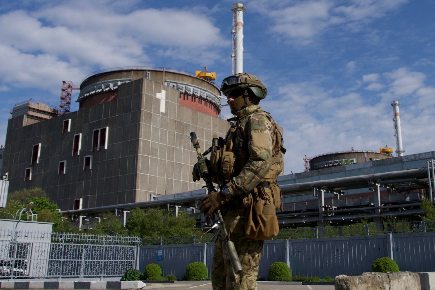 Elektrownia w Zaporożu ma uszkodzenia po ostrzale przez Rosjan.