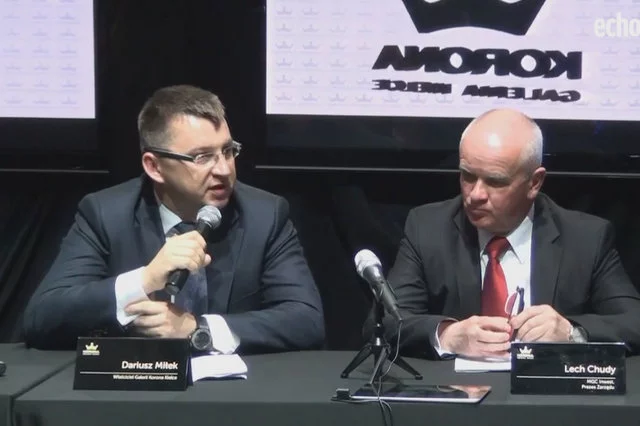 Dariusz Miłek wykłada pieniądze , Lech Chudy zna się na galeriowym biznesie. Duet otwiera kolejną świątynię konsumpcji.