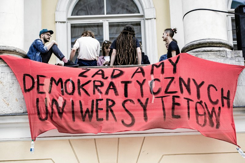 Protesty przeciwko ustawie Gowina miały miejsce w Warszawie oraz Białymstoku.