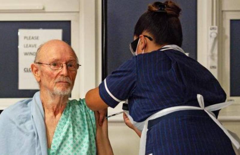 Wielka Brytania: 81-letni William Shakespeare zaszczepiony przeciw COVID-19.