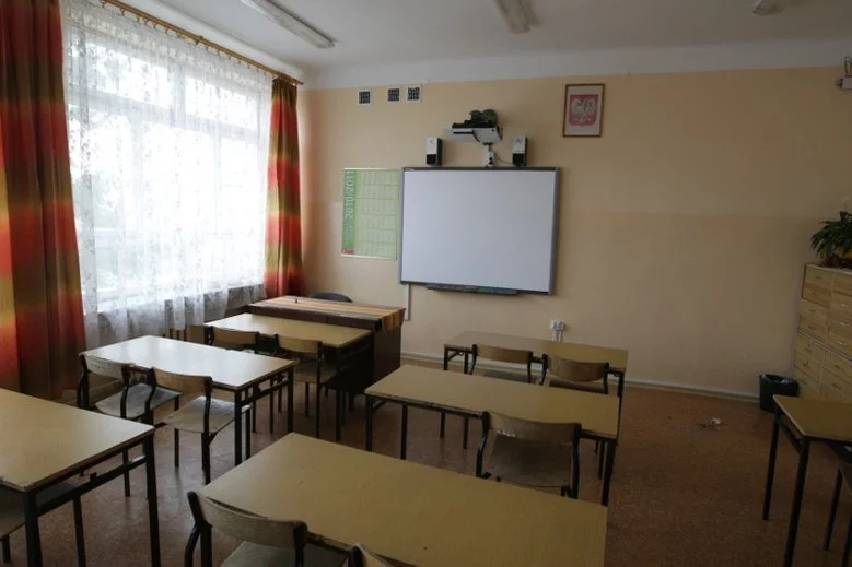 Nauczyciel ze szkoły w Jeleniej Górze uprawiał seks przez internet. Ktoś go nagrał.