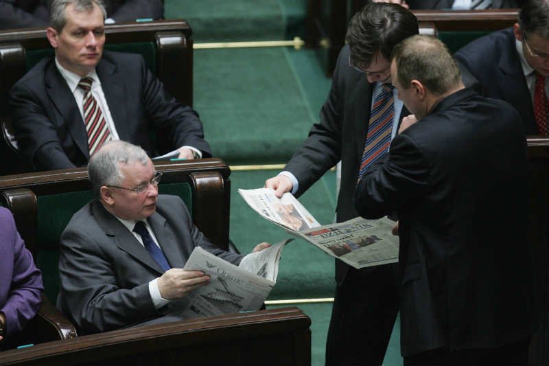 Internet podbija lista wyroków na PiS (głównie na Jarosława Kaczyńskiego, Jacka Kurskiego i Zbigniewa Ziobrę). Weryfikujemy jej prawdziwość.