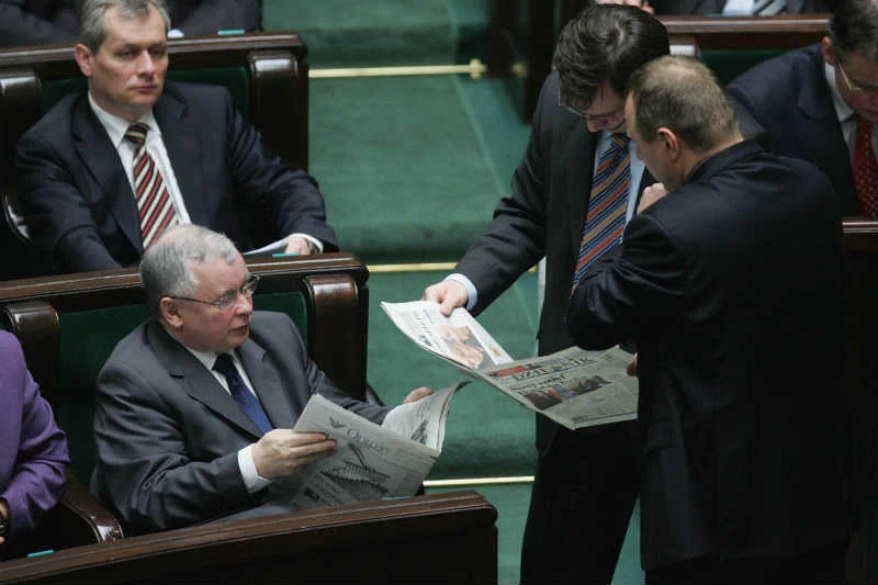 Internet podbija lista wyroków na PiS (głównie na Jarosława Kaczyńskiego, Jacka Kurskiego i Zbigniewa Ziobrę). Weryfikujemy jej prawdziwość.