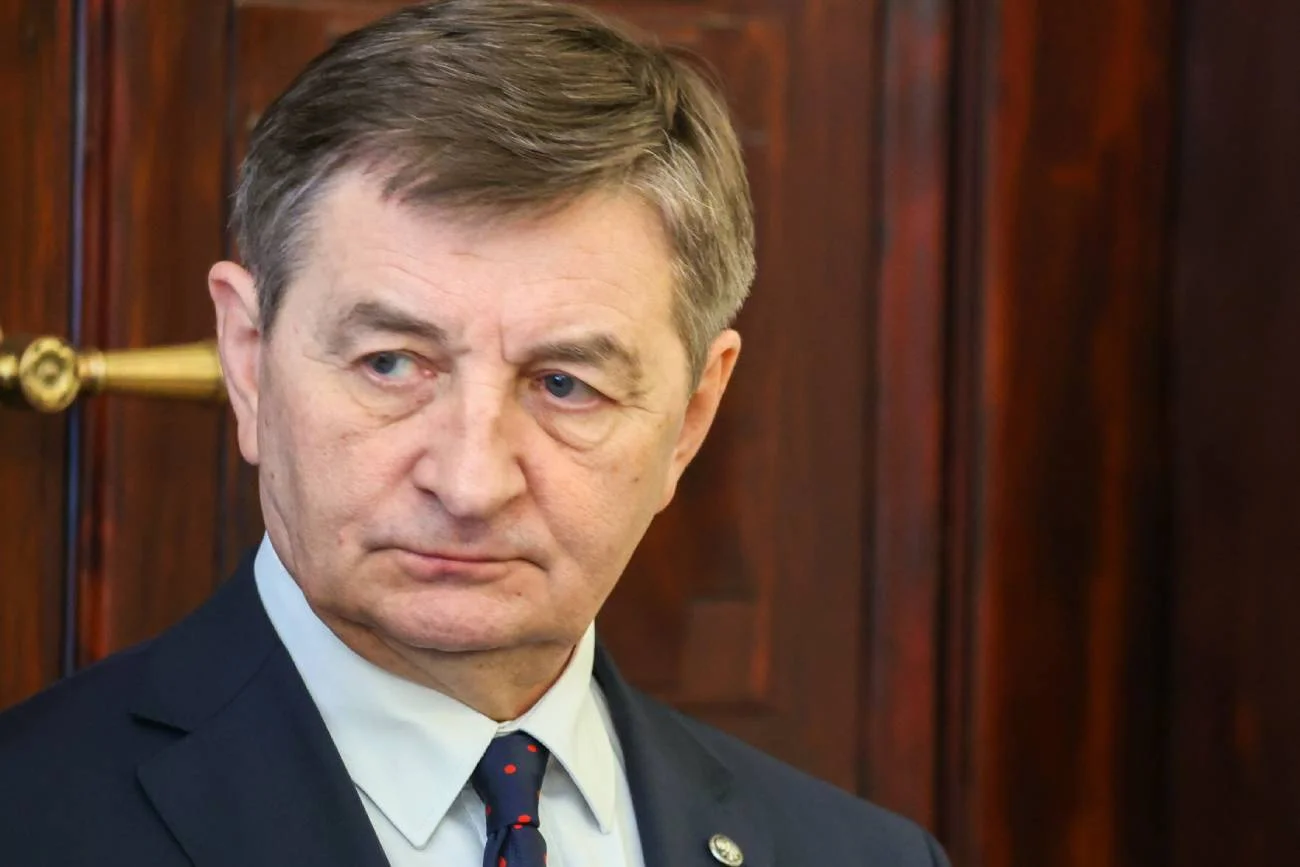 PiS – Marek Kuchciński zatrudnił dzieci swoich znajomych w KPRM