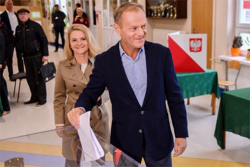 Donald Tusk zagłosował w Sopocie wraz ze swoją żoną.