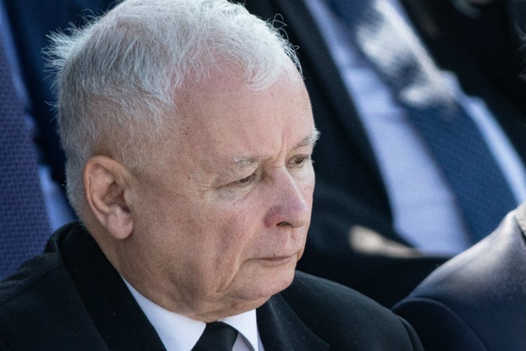 Karetka pojawiła się w poniedziałek wieczorem przed domem Jarosława Kaczyńskiego na warszawskim Żoliborzu.