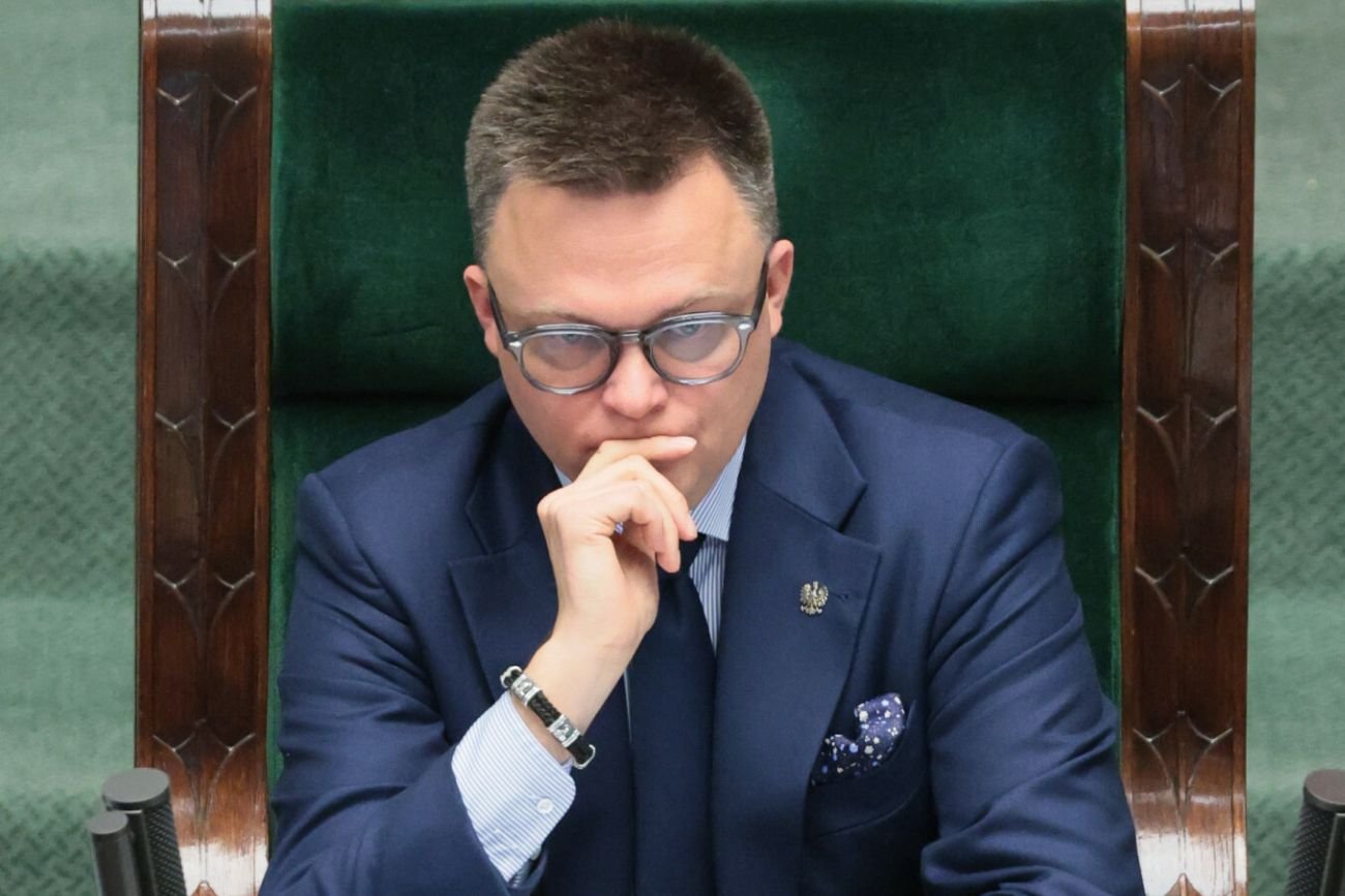 Nowy sondaż zmartwi Hołownię. Trzecia Droga nie jest nawet trzecia