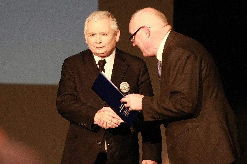 Jarosławowi Kaczyńskiemu nie przeszkadza przeszłość Jasińskiego. Nawet w rocznicę stanu wojennego