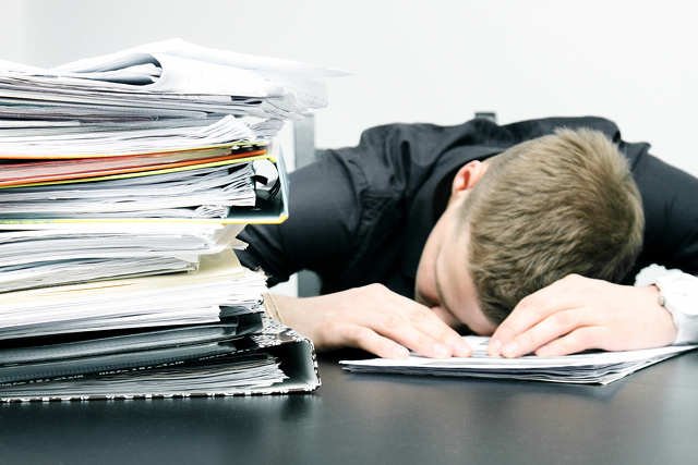 Osoby uzależnione od pracy mogą się leczyć w Gdańsku w pierwszej w Polsce grupie anonimowych [url=http://www.shutterstock.com/pic-131516993/stock-photo-tired-office-worker-and-a-pile-of-documents.html?src=jq-J_UFUgjHM6JU_Ub5c0A-1-54]pracoholików[/url].