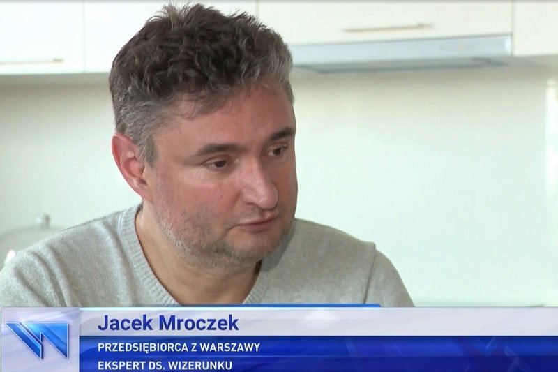 Jacek Mroczek najpierw pojawił się w "Wiadomościach" TVP, później w programie TVP Info.