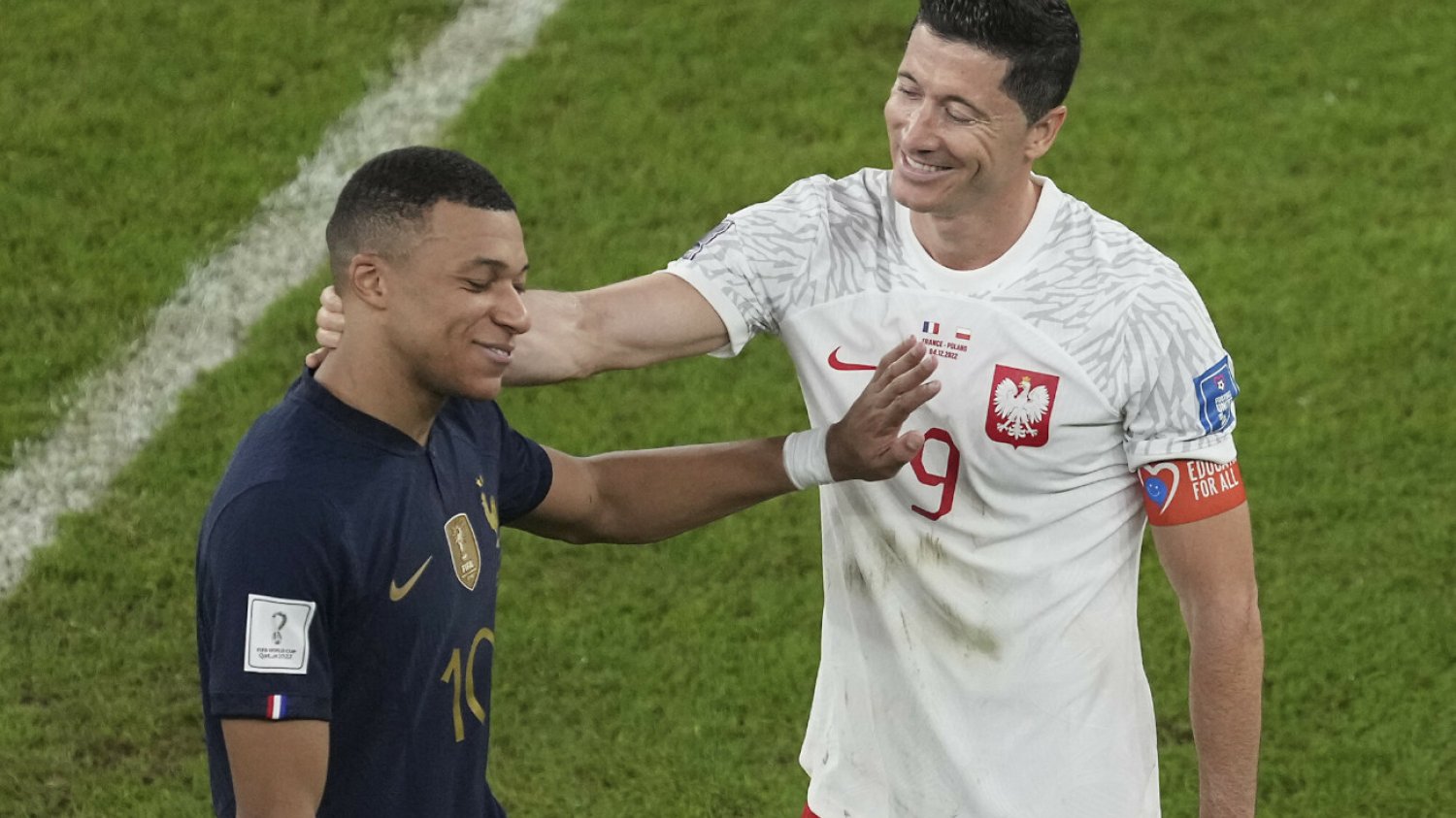 Polska grała z Francją w 1/8 finału mundialu w 2022 r. Francuzi wygrali 3:1. Na zdjęciu Kylian Mbappe i Robert Lewandowski