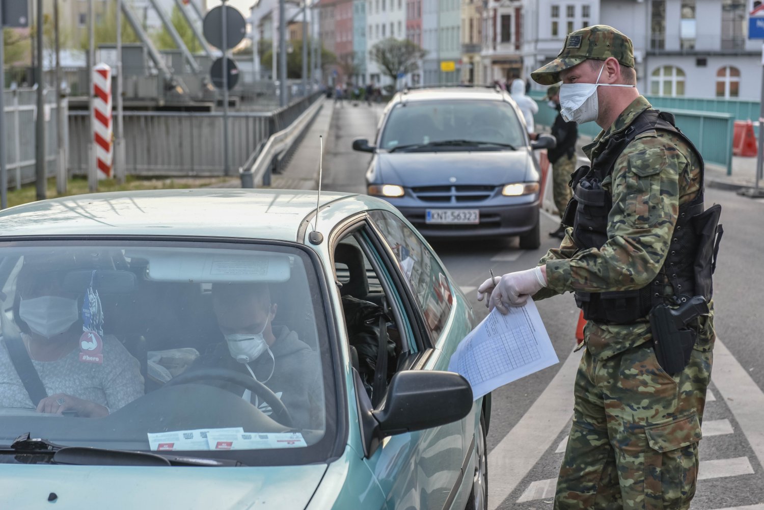 Obostrzenia a przekraczanie granic.Zamknięte przejścia na Wschodzie [LISTA]
