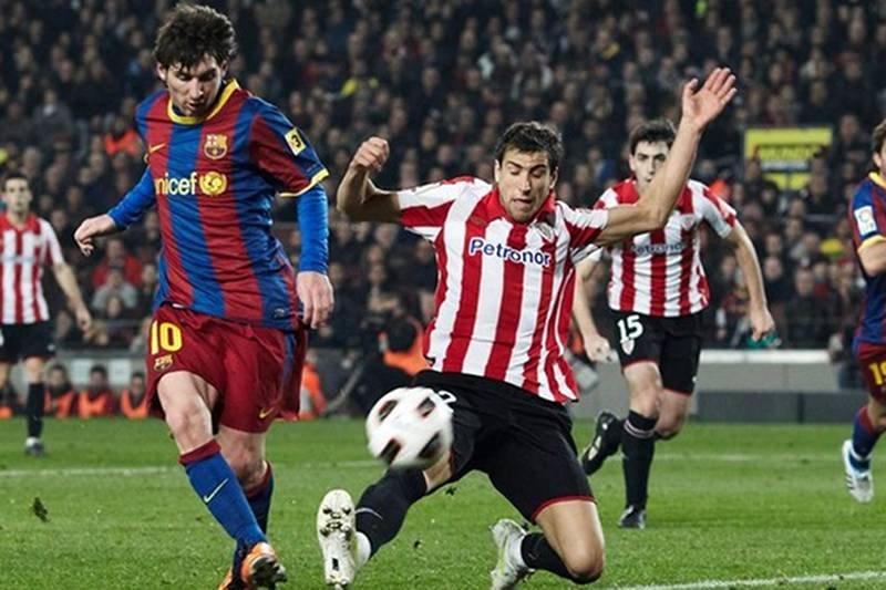 Leo Messi kontra obrona Bilbao - takich obrazków w czasie finału zobaczymy pewnie wiele