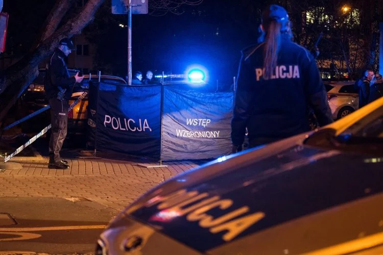 Znaleziono zwłoki mężczyzny przed wejściem do parku Wilsona w Poznaniu.