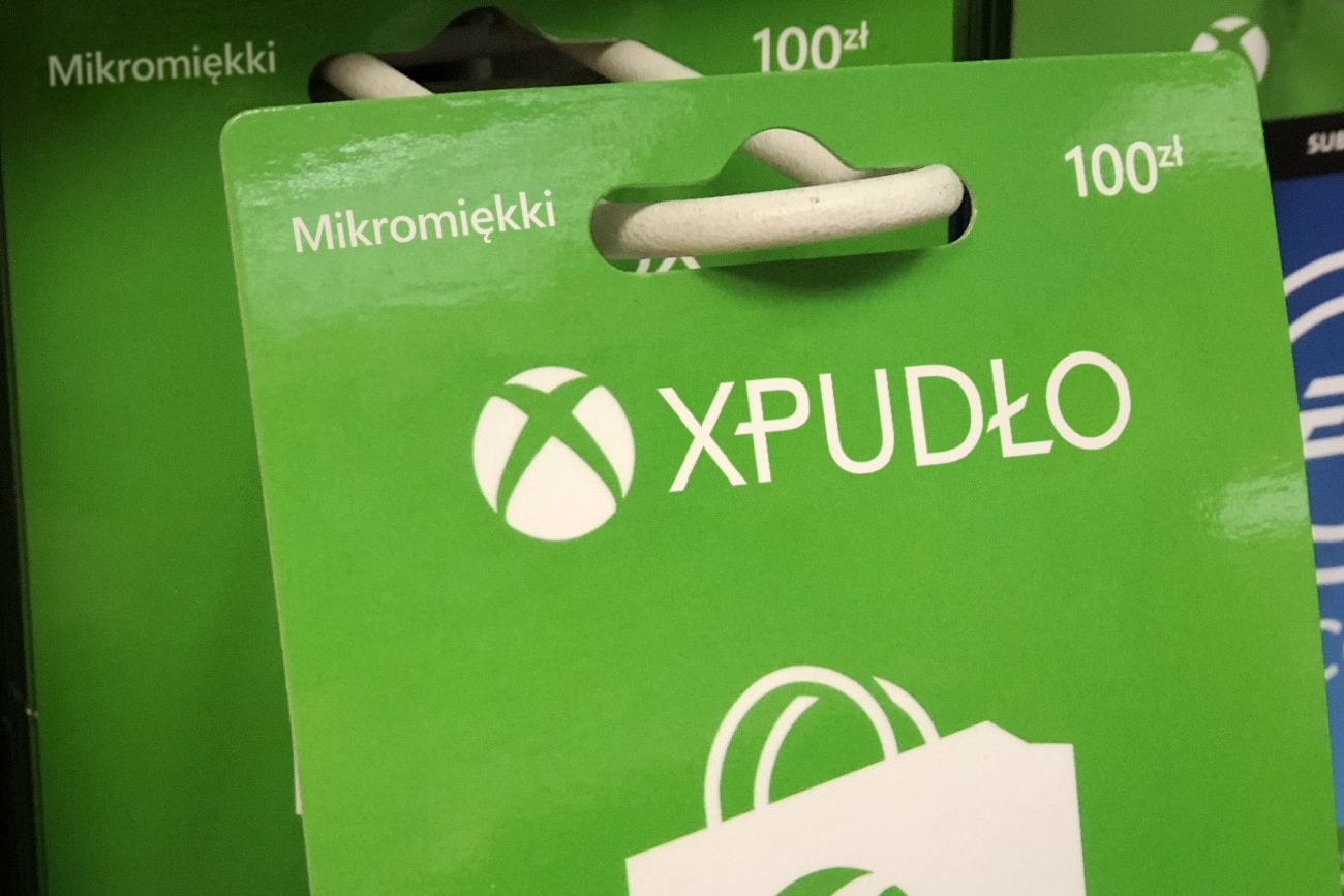 Adam Lapko znowu "spolszczył" loga znanych marek. Rozpoznacie je po przeróbce?