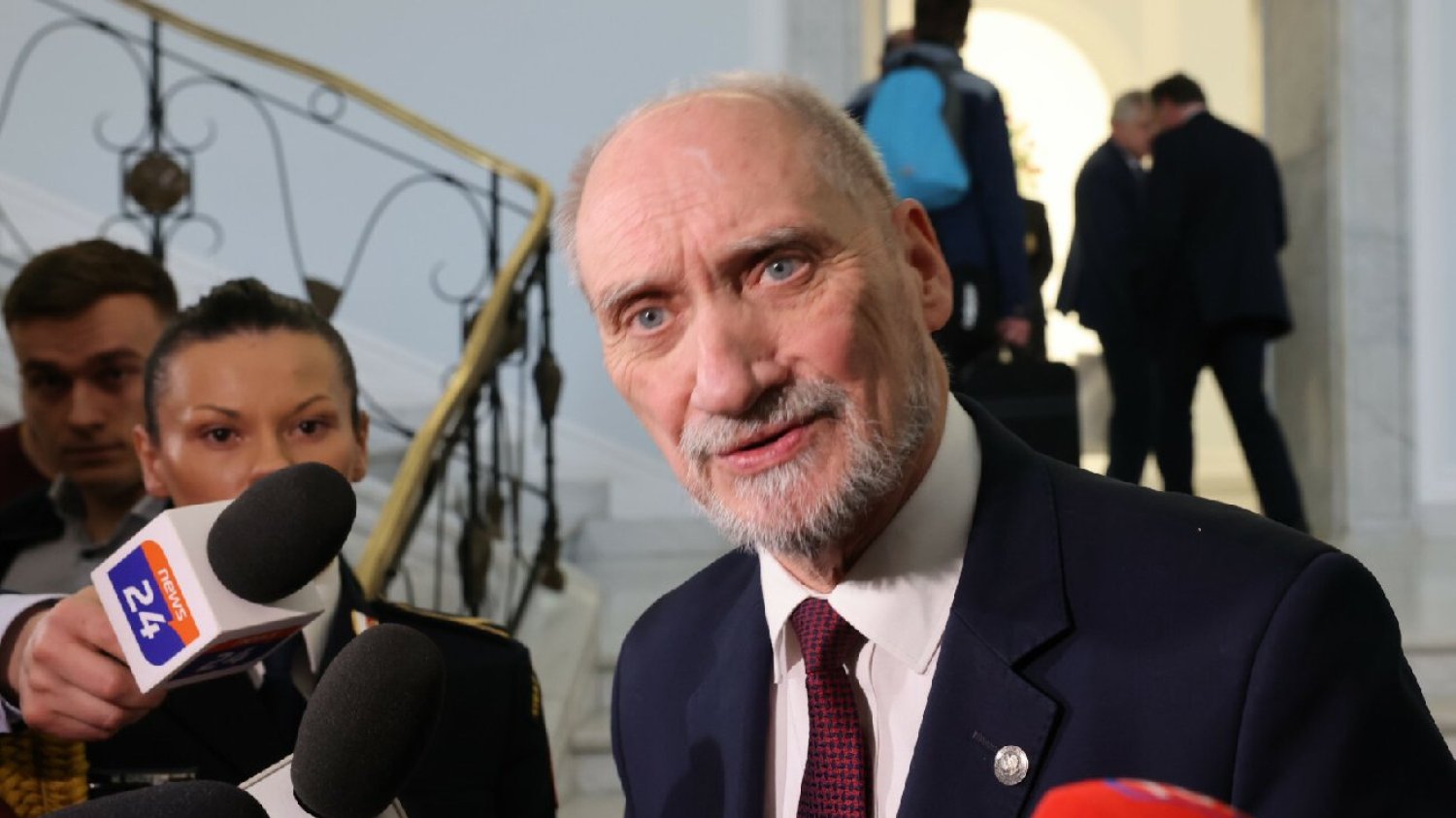 Macierewicz uderza w Sikorskiego. "Broni Putina, a PO to akceptuje"