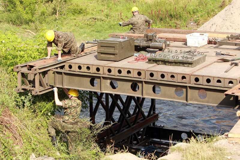 Dotychczas wojskowi budowali około 10 mostów rocznie. W 2013 roku mają ich postawić 20, w 2014 roku aż 30.