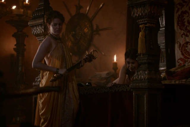 W "Grze o tron" nie brakuje scen przepełnionych brutalnością i erotyką.