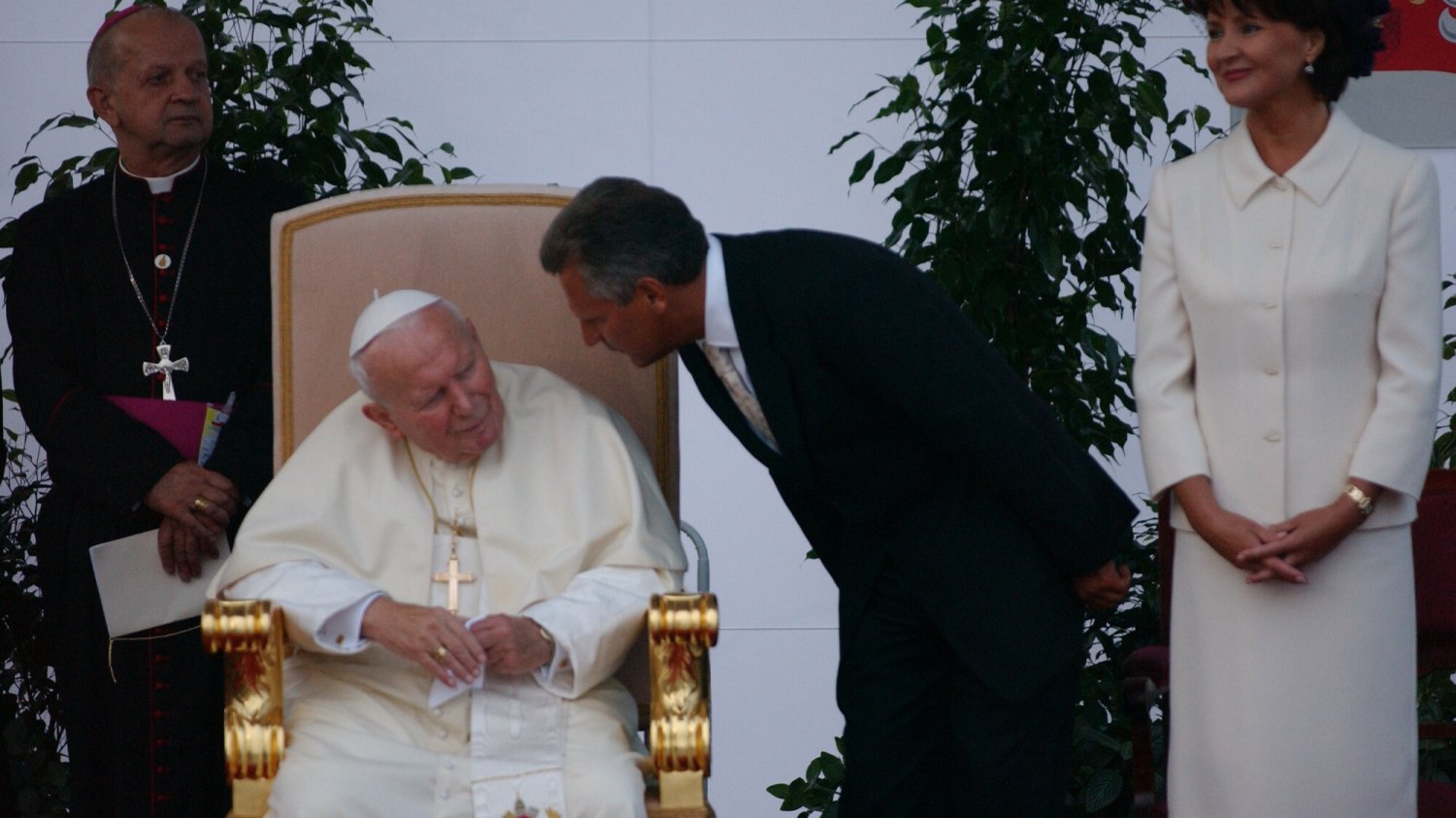 Aleksander Kwaśniewski i Jan Paweł II.