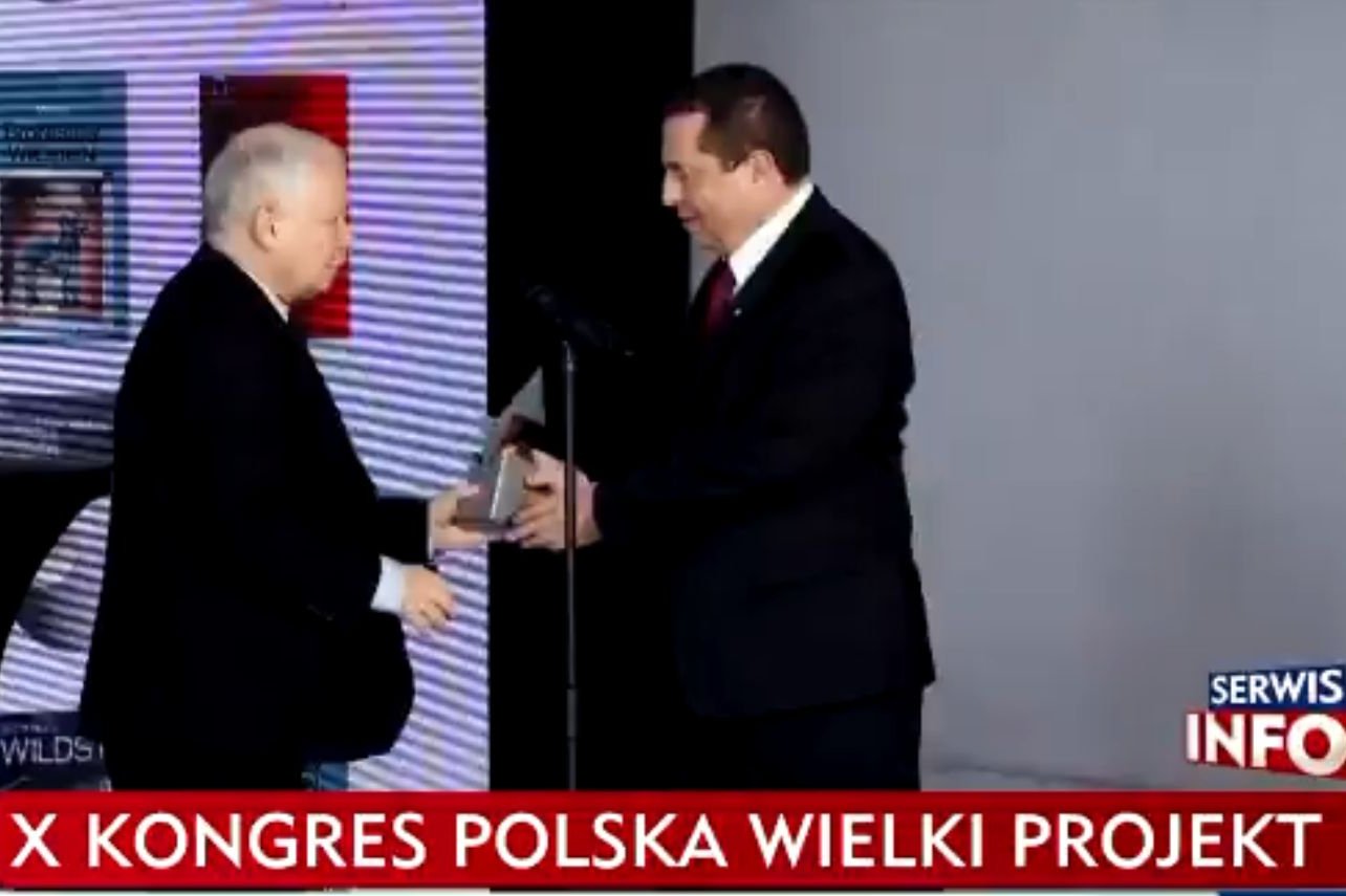 Jarosław Kaczyński nie zastosował się do zasad obowiązujących w żółtej strefie. Wicepremiera w kuriozalny sposób bronił szef KPRM Michał Dworczyk.