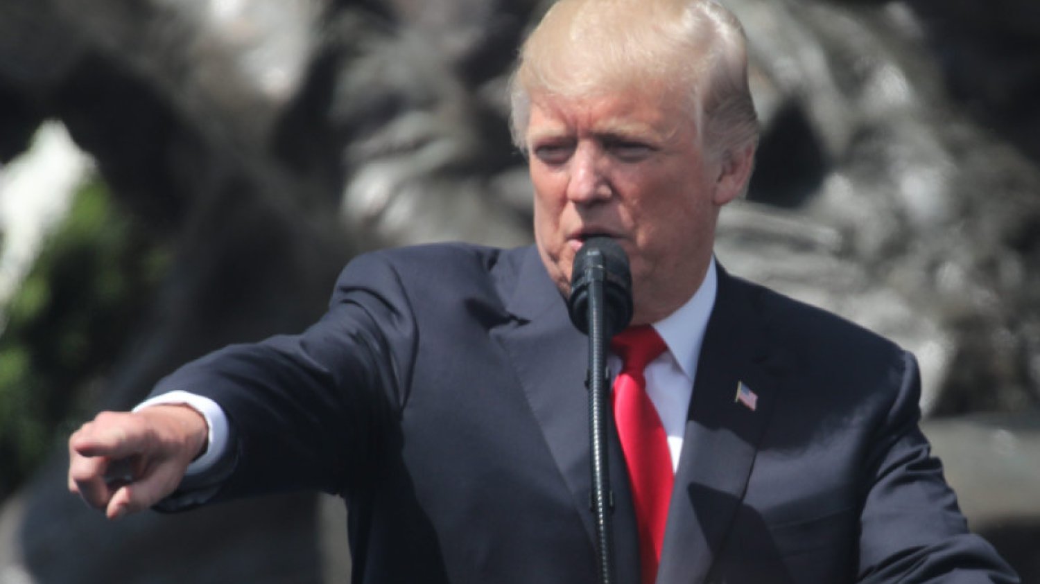 Donald Trump chwalił się dziennikarzom na temat treści listu, którego nie przeczytał.