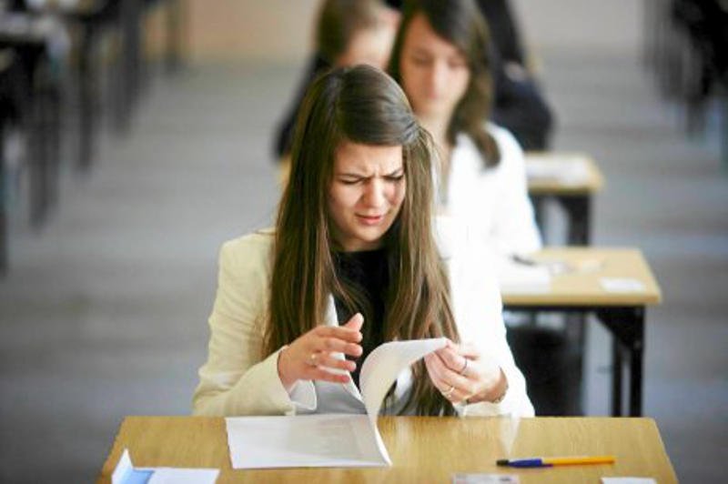 Czy egzaminatorzy naciągają wyniki matur, aby za wielu zdających nie oblało egzaminu dojrzałości?