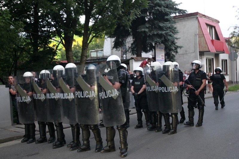 Interwencja policji podczas zamieszek w Zawierciu w 2014 roku