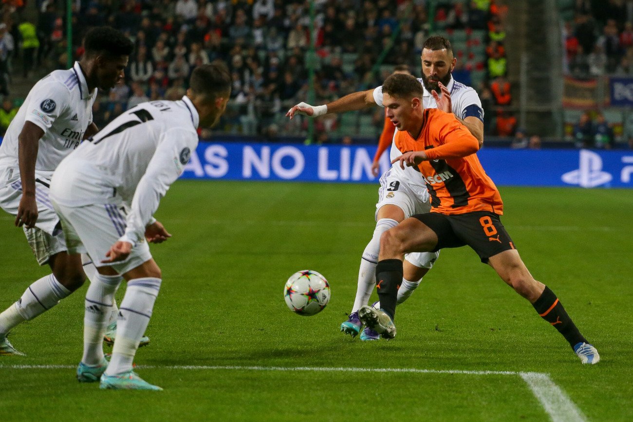 Szachtar Donieck pokazał, co to znaczy walka o zwycięstwo. Piłkarze Realu Madryt rzutem na taśmę ugrali remis.