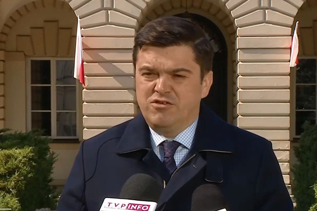 MZ apeluje, by spędzić święta wielkanocne z domownikami. Inaczej liczba zakażonych koronawirusem będzie drastycznie wzrastać. Rzecznik MZ Wojciech Andrusiewicz zaapelował do Polaków, by święta wielkanocne spędzić z tymi, z którymi mieszkamy.