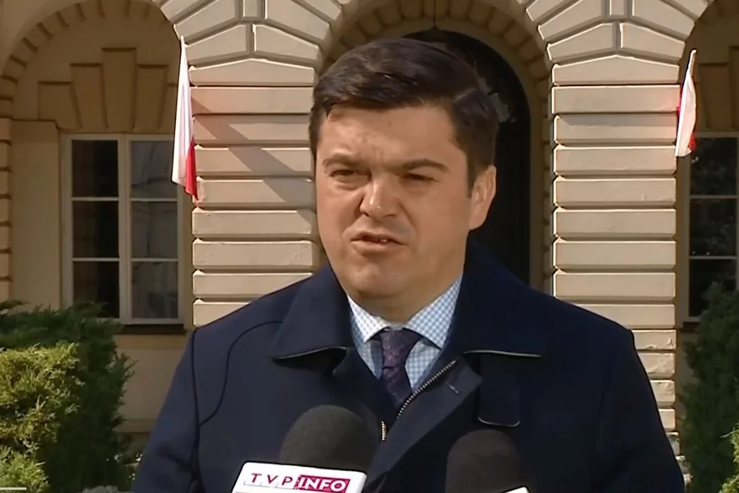 MZ apeluje, by spędzić święta wielkanocne z domownikami. Inaczej liczba zakażonych koronawirusem będzie drastycznie wzrastać. Rzecznik MZ Wojciech Andrusiewicz zaapelował do Polaków, by święta wielkanocne spędzić z tymi, z którymi mieszkamy.