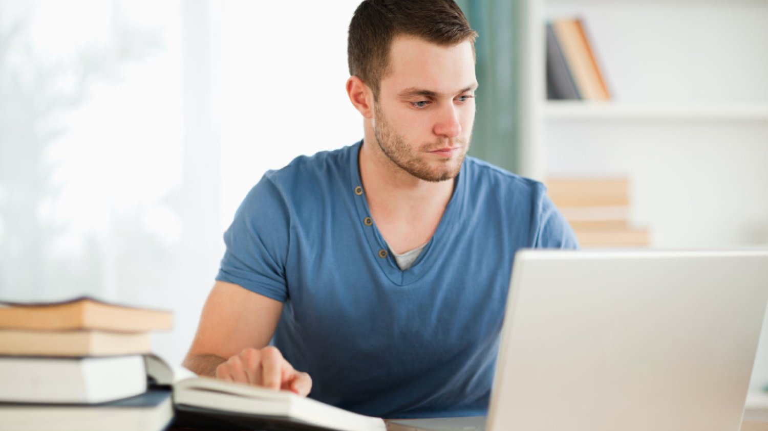 Jak co roku operatorzy telekomunikacyjni wychodzą z inicjatywą do rozpoczynających naukę uczniów i studentów