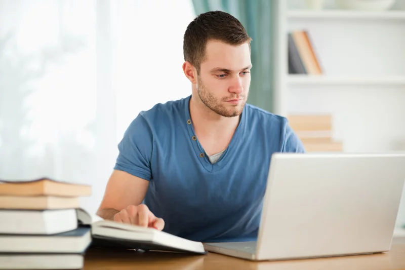 Jak co roku operatorzy telekomunikacyjni wychodzą z inicjatywą do rozpoczynających naukę uczniów i studentów
