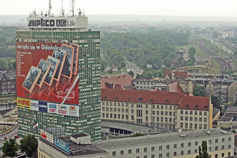 Zieleniak może zniknąć wkrótce z krajobrazu Gdańska? Centrum Techniki Okrętowej próbuje sprzedać wieżowiec, ale najatrakcyjniejsza zdaje się być sama działka.