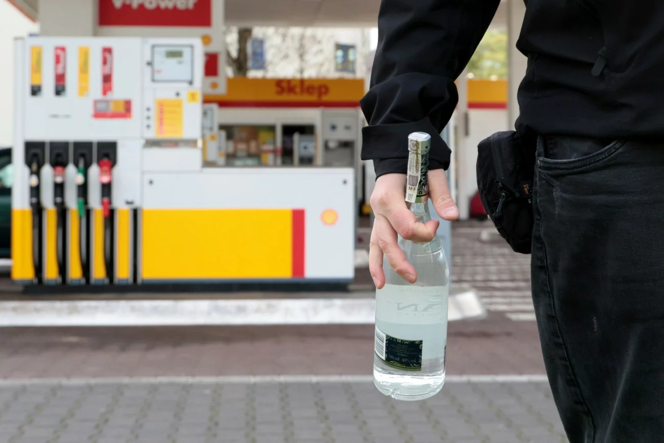 W Polsce trwa dyskusja o zakazie sprzedaży alkoholu na stacjach benzynowych.