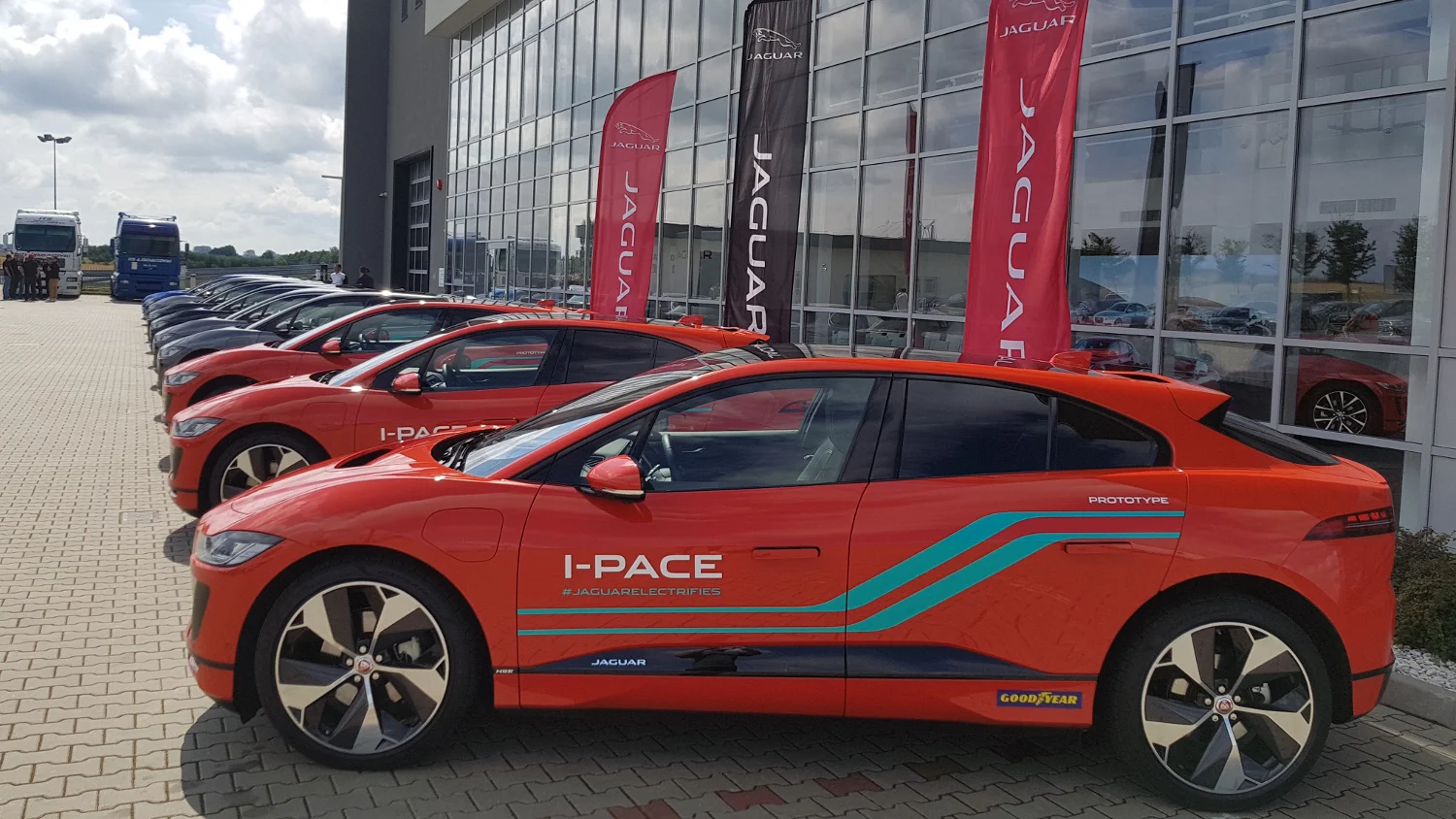 I-Pace, najnowsze dziecko Jaguara ma wytyczyć nowe standardy w klasie samochodów elektrycznych.